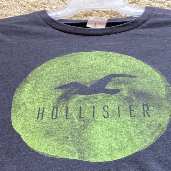 Hollister mens gray shirt with green logo, size large - Picture 2 of 2